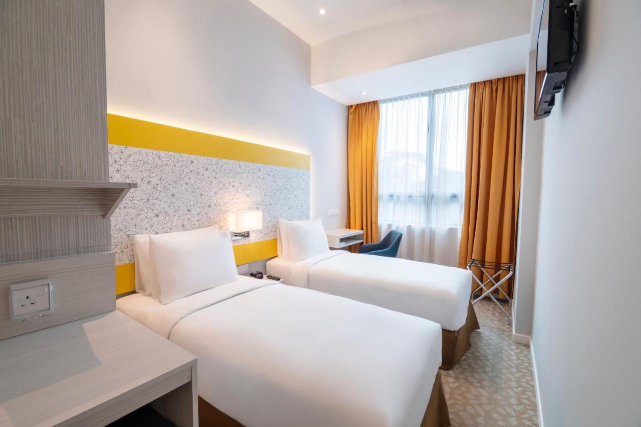 Holiday Inn Express & Suites Johor Bahru By Ihg Exterior photo