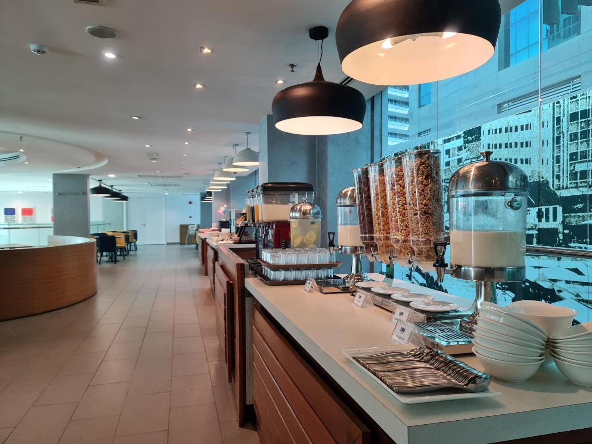Holiday Inn Express & Suites Johor Bahru By Ihg Exterior photo