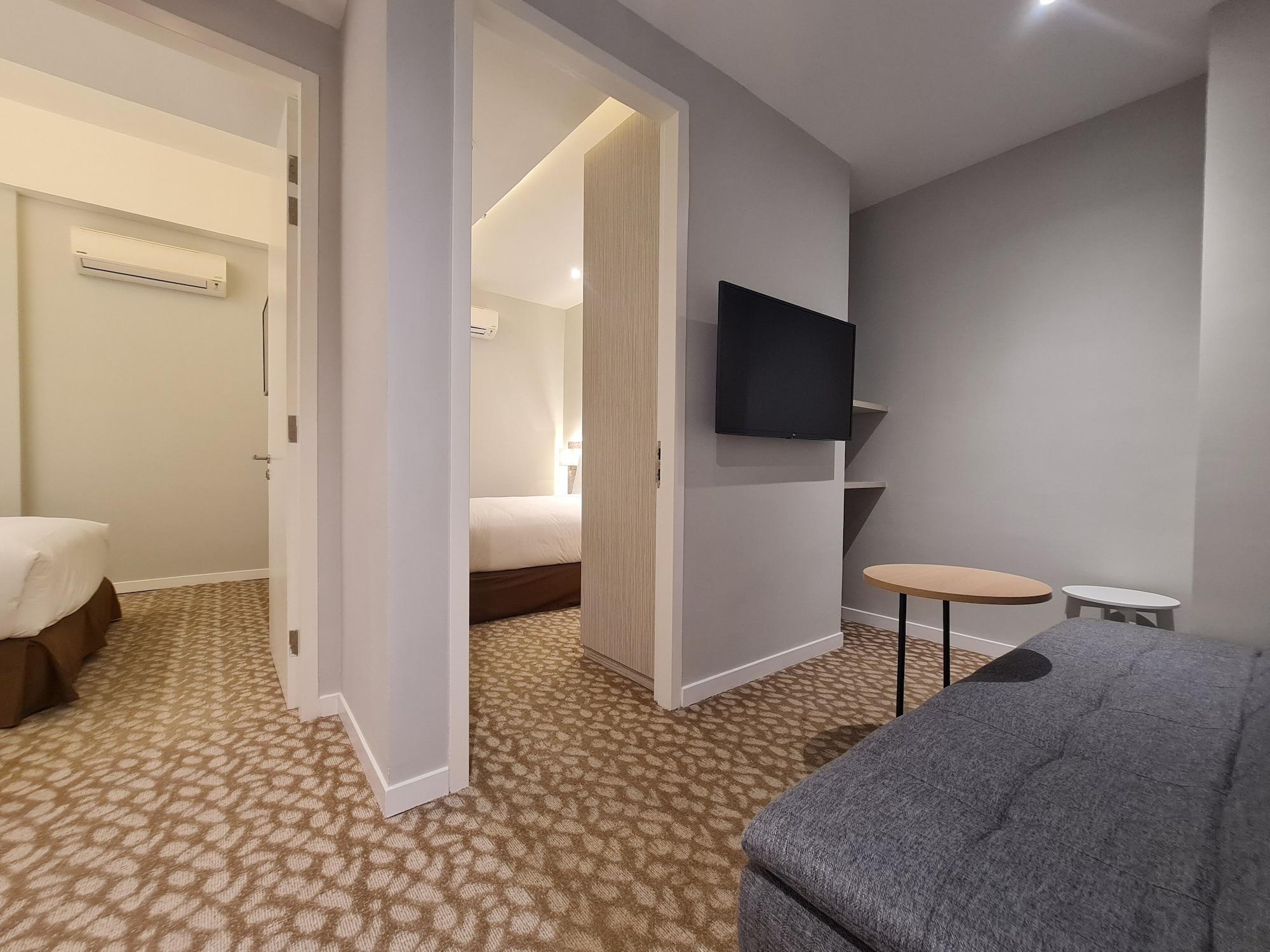 Holiday Inn Express & Suites Johor Bahru By Ihg Exterior photo