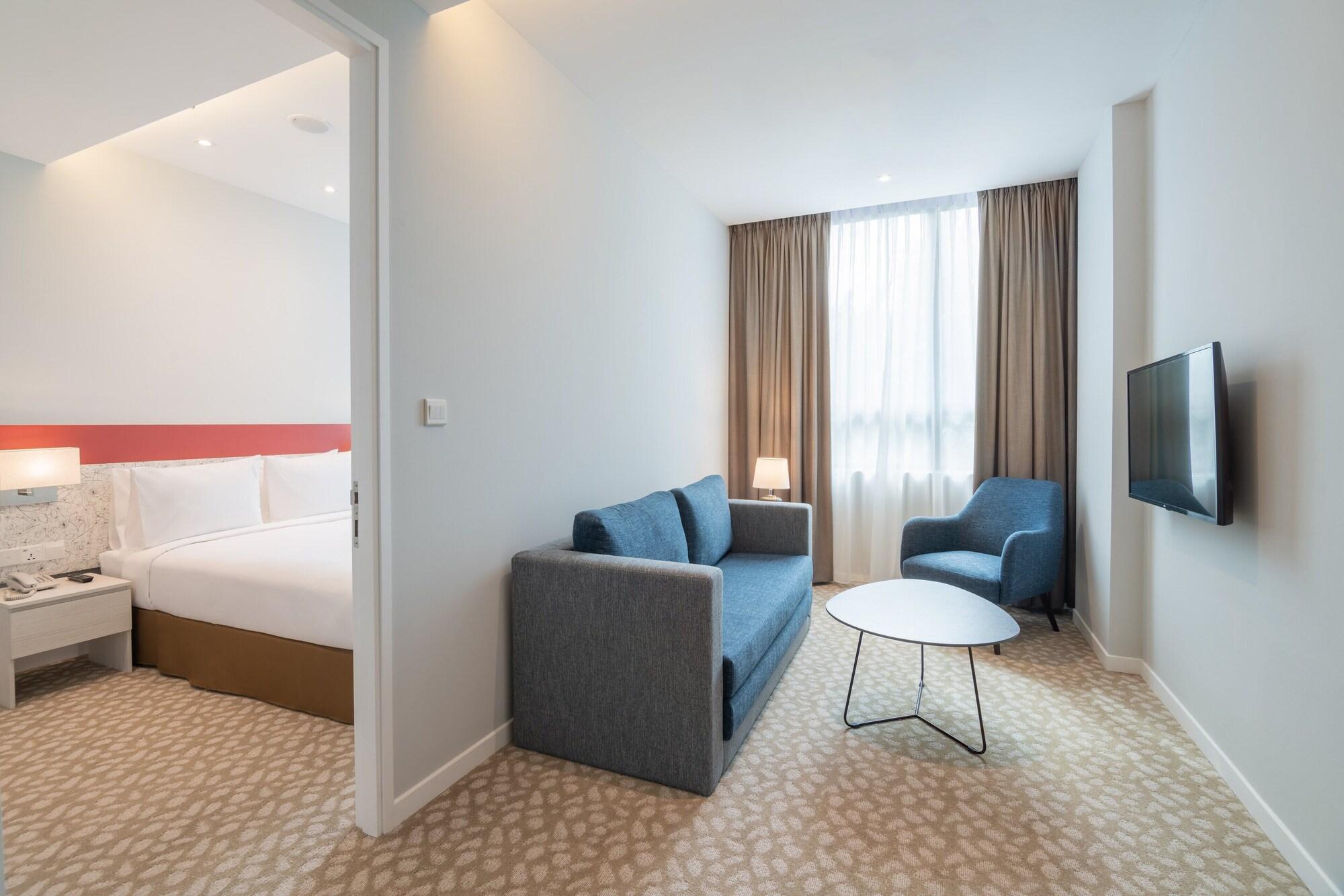 Holiday Inn Express & Suites Johor Bahru By Ihg Exterior photo