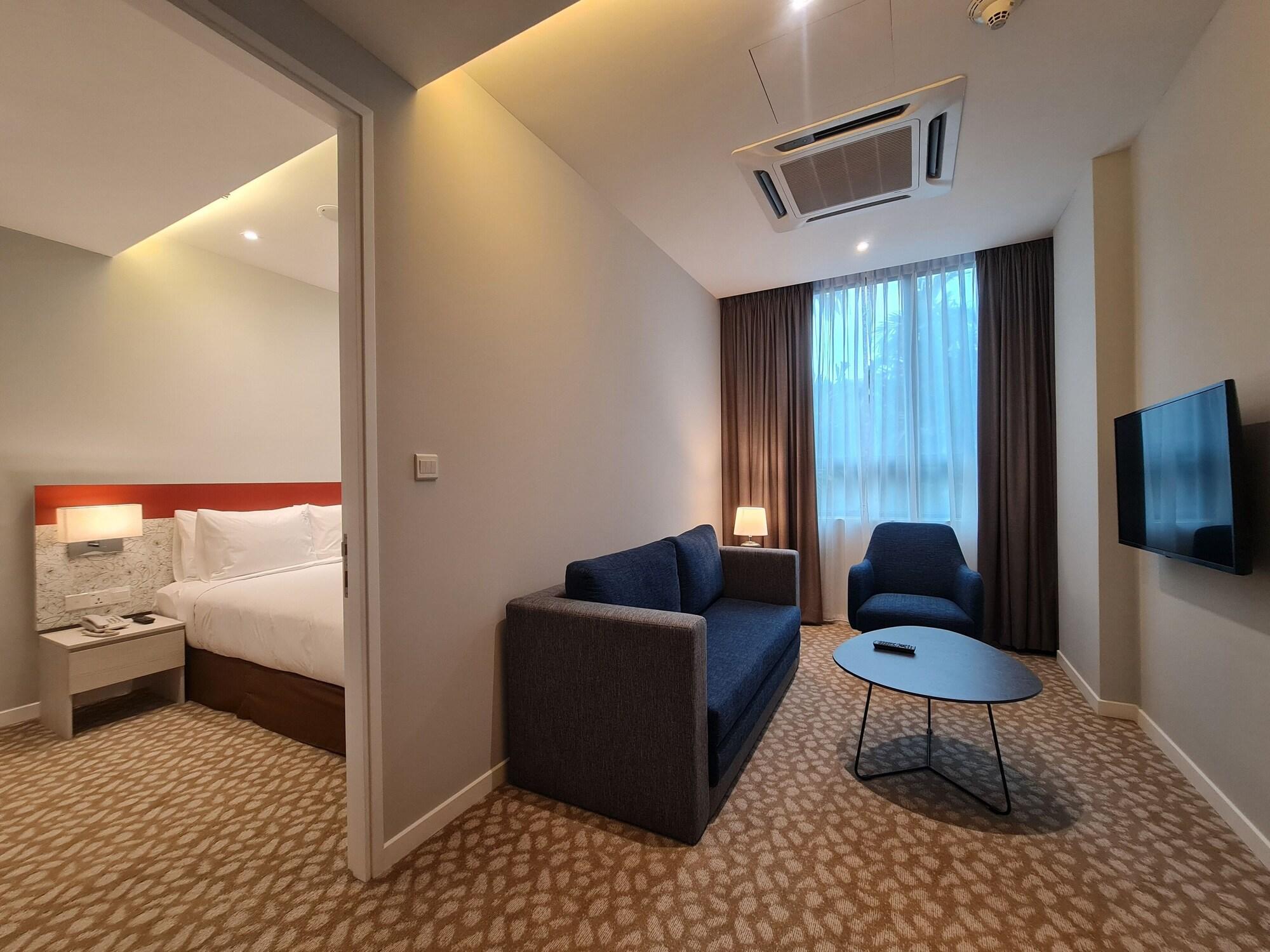 Holiday Inn Express & Suites Johor Bahru By Ihg Exterior photo