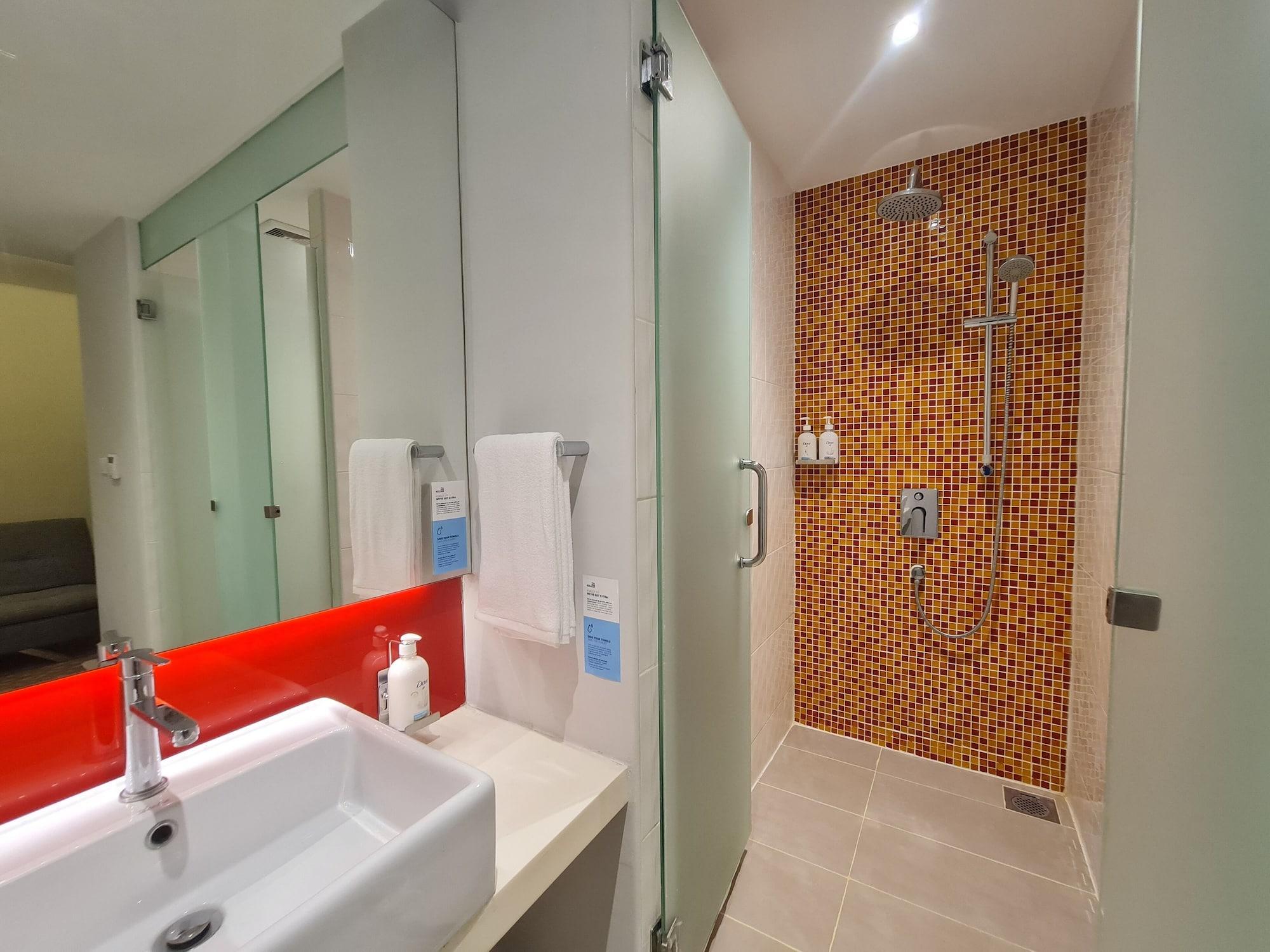 Holiday Inn Express & Suites Johor Bahru By Ihg Exterior photo