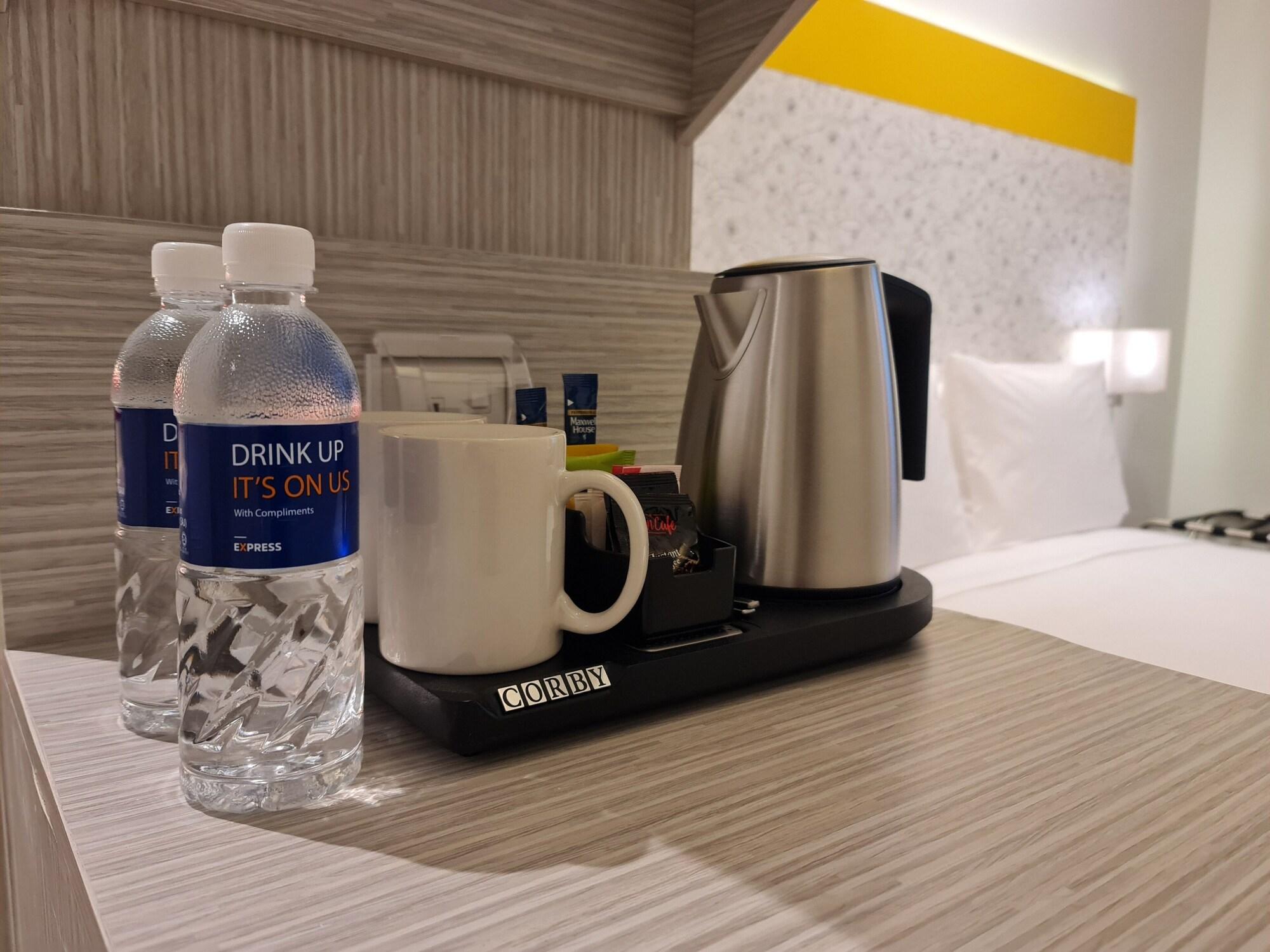 Holiday Inn Express & Suites Johor Bahru By Ihg Exterior photo