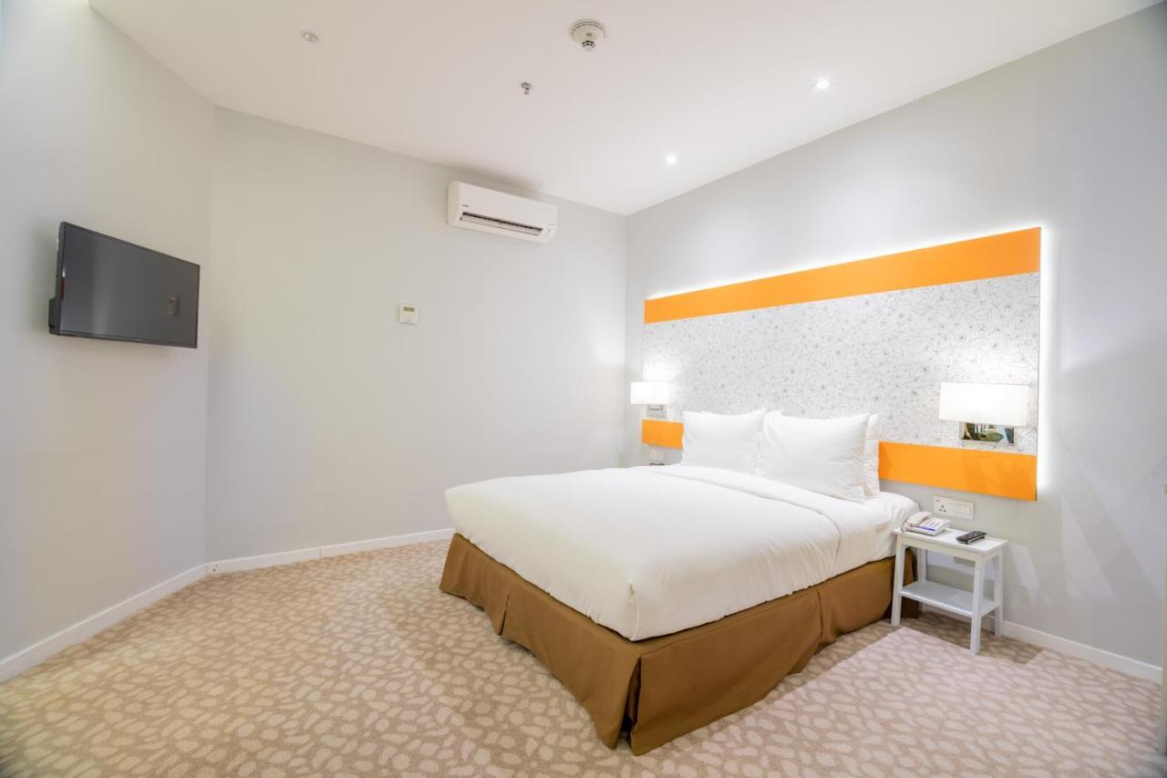 Holiday Inn Express & Suites Johor Bahru By Ihg Exterior photo