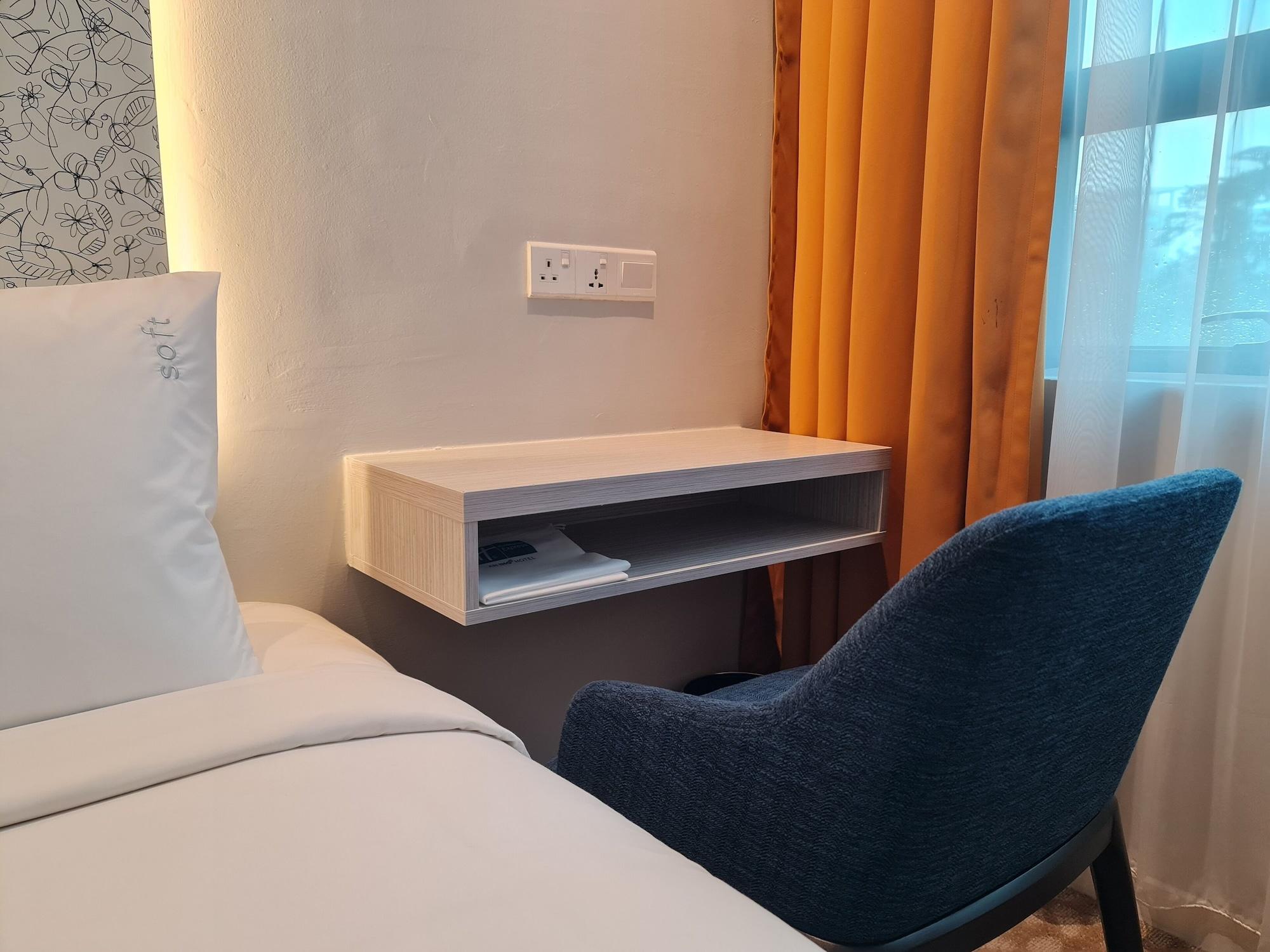 Holiday Inn Express & Suites Johor Bahru By Ihg Exterior photo
