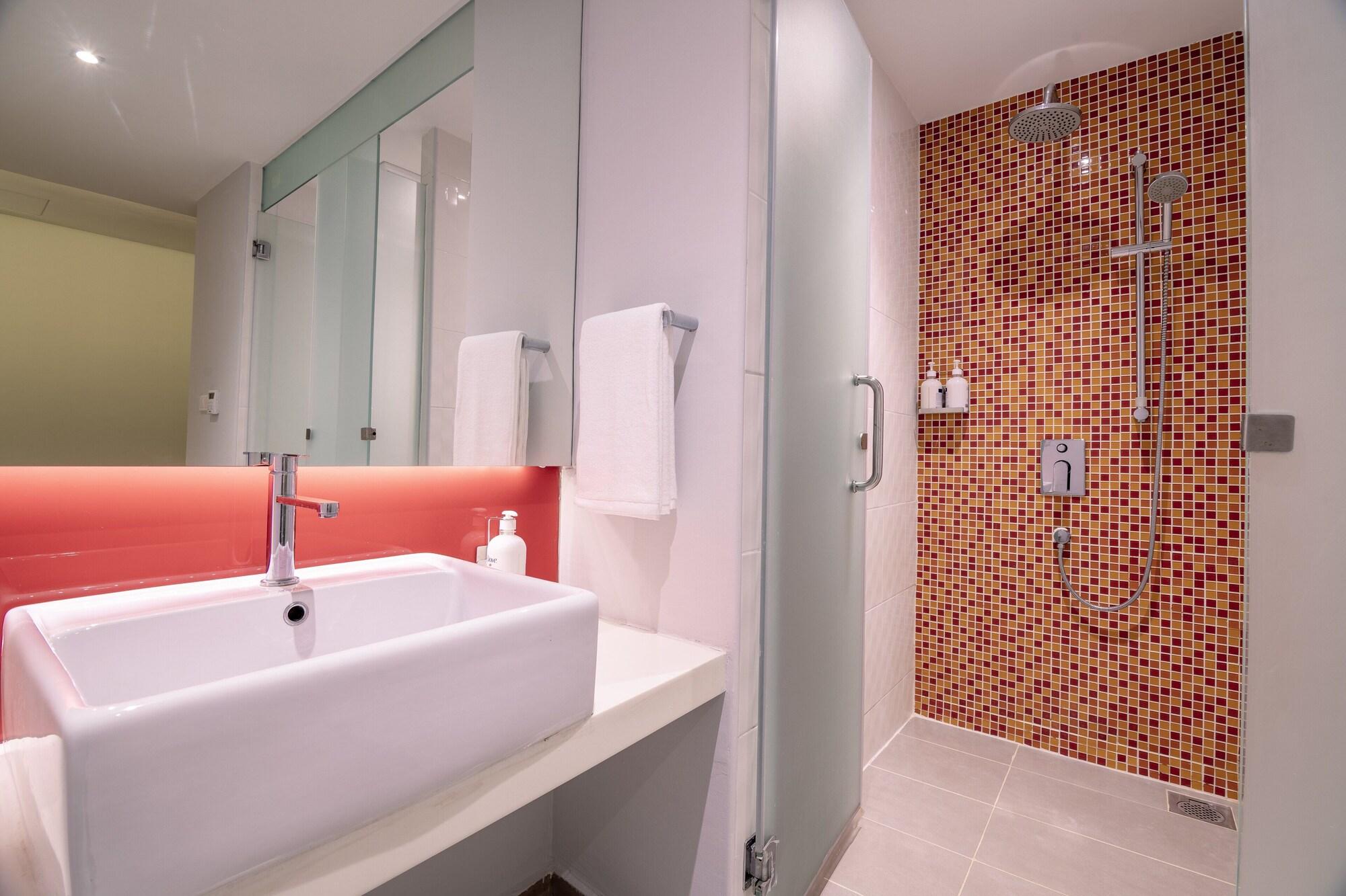 Holiday Inn Express & Suites Johor Bahru By Ihg Exterior photo