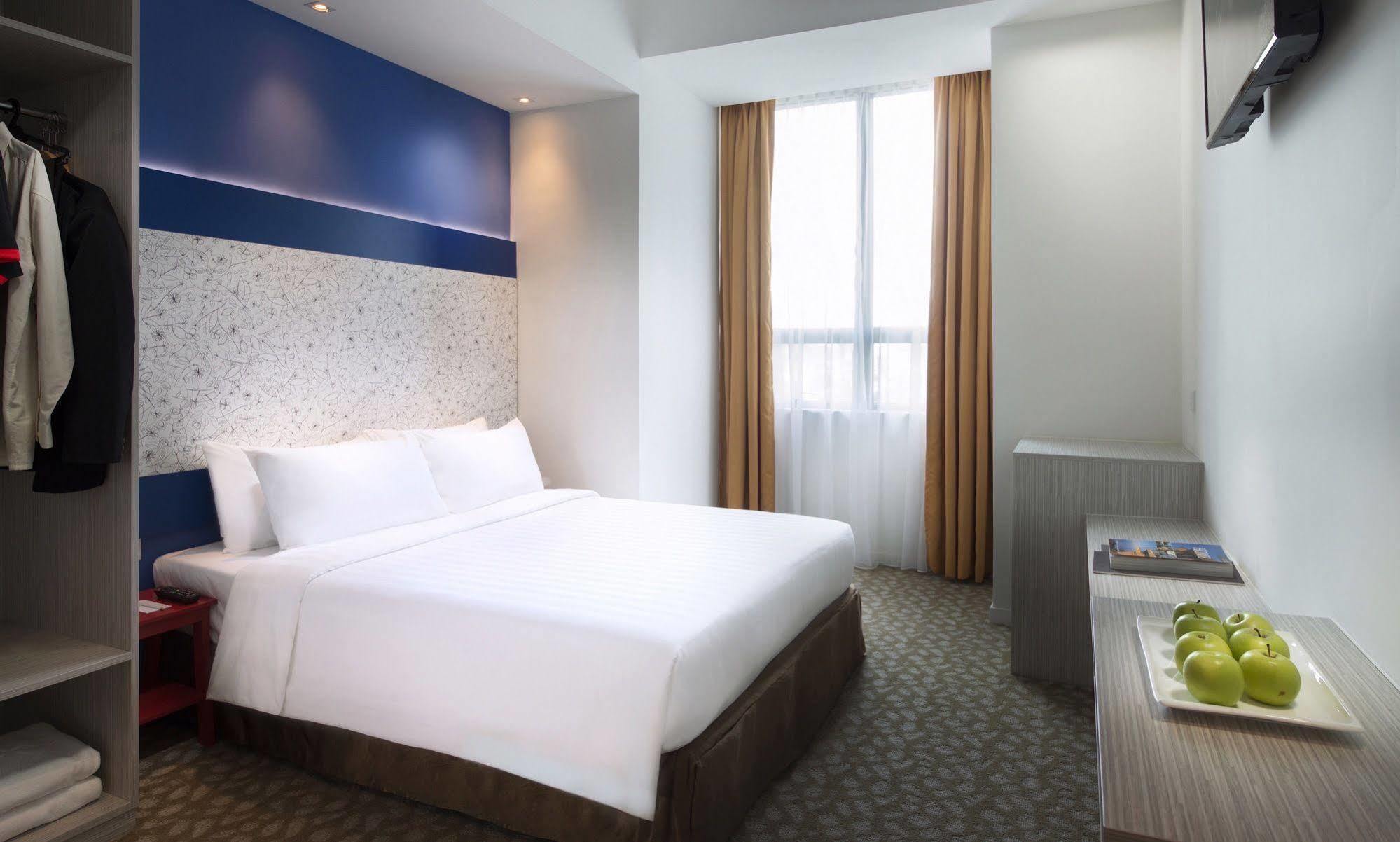Holiday Inn Express & Suites Johor Bahru By Ihg Exterior photo